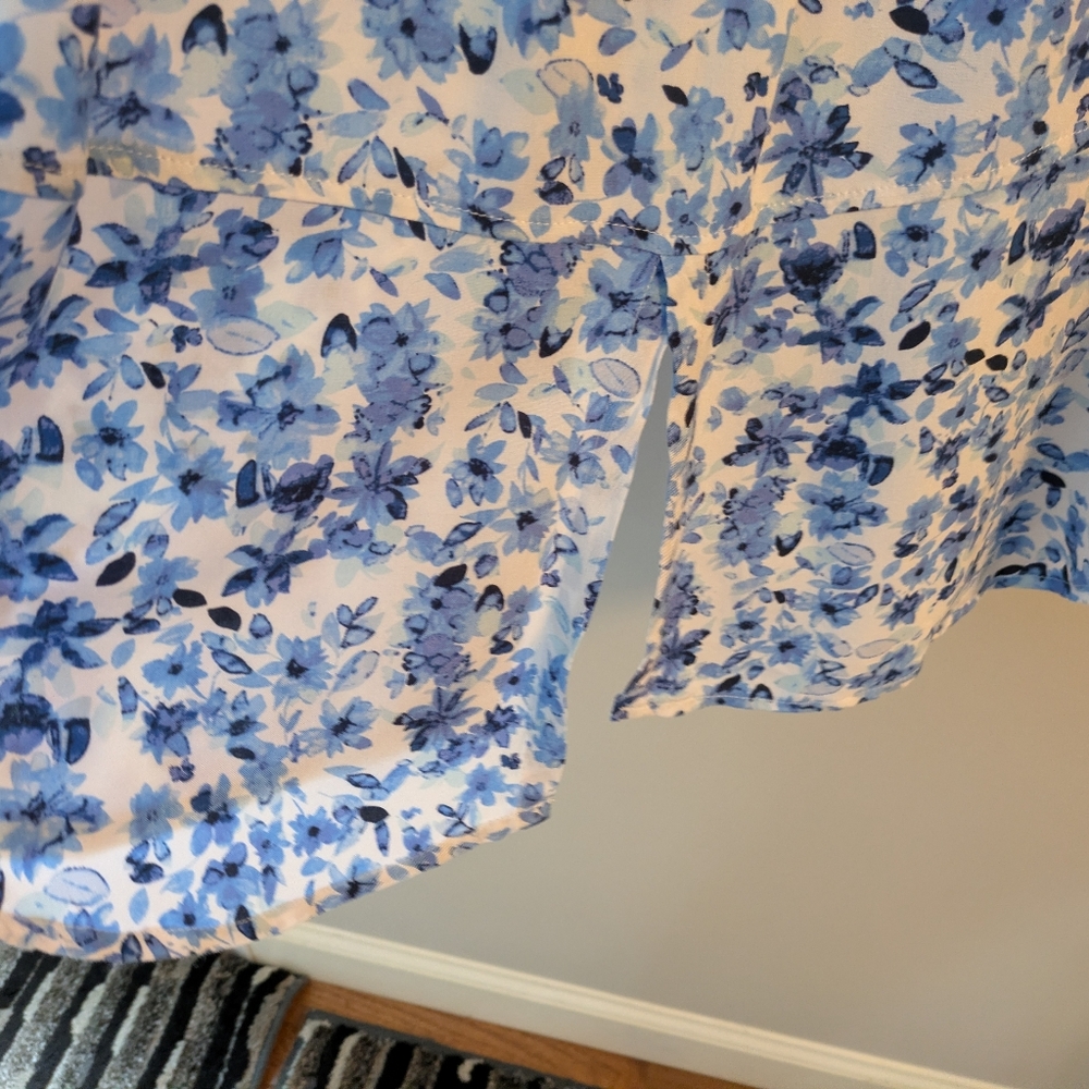 Floral Blue and White Button-Up Blouse - Picture 6 of 7